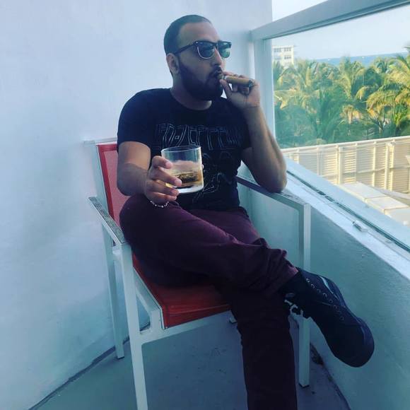 Meet your Posher, Julio - Picture 1 of 1